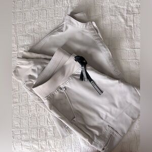 FIGS Women’s Scrubs-Bone color-Rafaela Top (M) Zamora Joggers (Petite M)